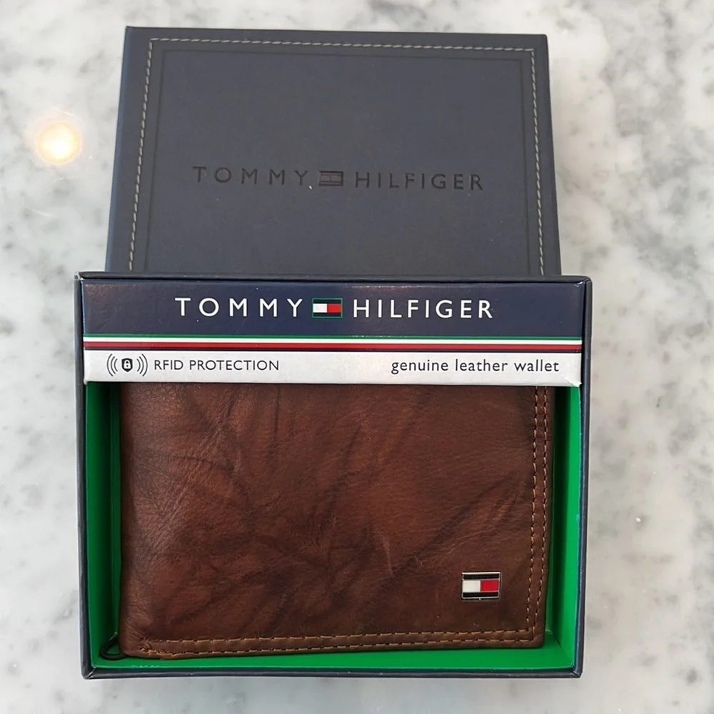 Tommy Hilfiger Trifold Wallet